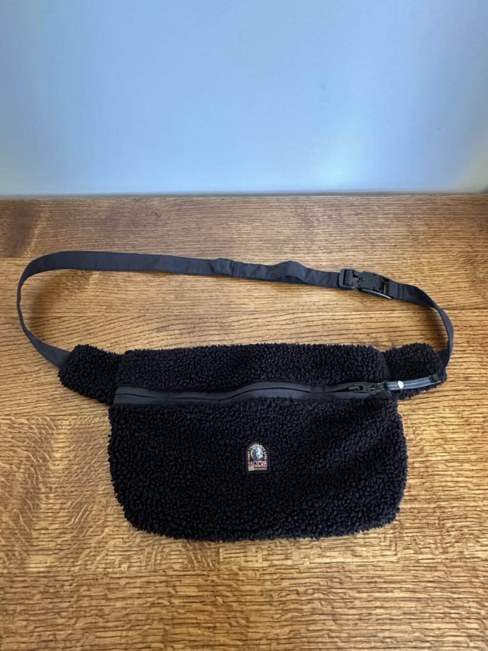 AUTHENTICATED PARAJUMPERS BLACK CURLY FLEECE CROSSBODY/ WAIST BAG
